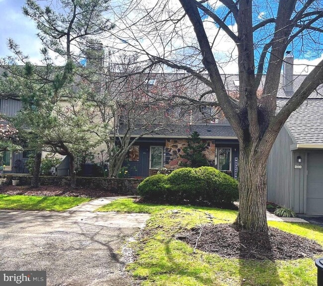 Photo - 204 Clover Hill Ct Townhome