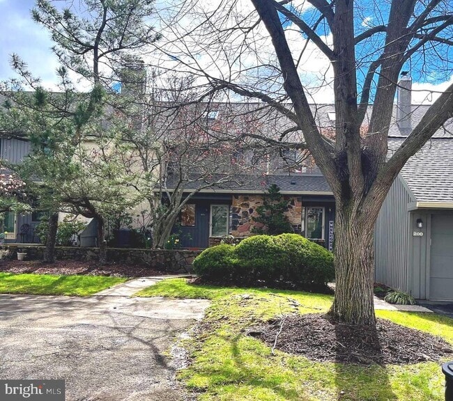Building Photo - 204 Clover Hill Ct Rental
