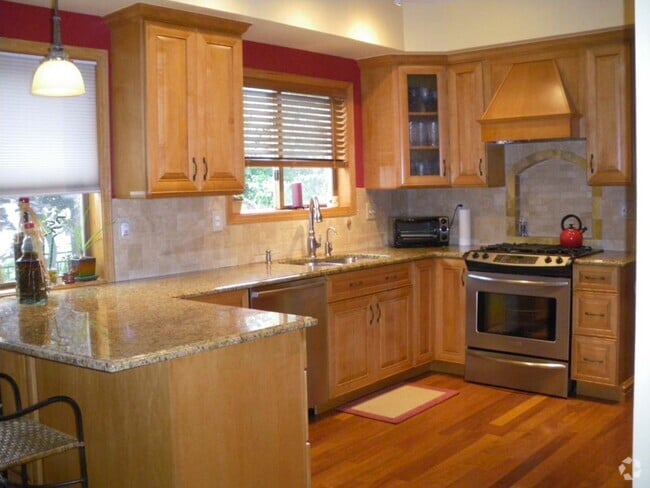 Building Photo - 4940 Franklin Dr Rental
