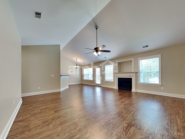 Photo - 323 Carriage Wheel Rd