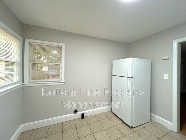 Photo - 2831 Parkway Ave Unit B