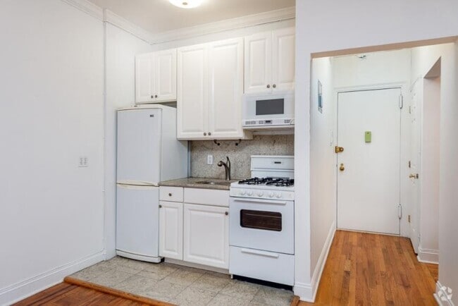 Building Photo - 1 bedroom in SUNNYSIDE NY 11104 Unit 3K Rental