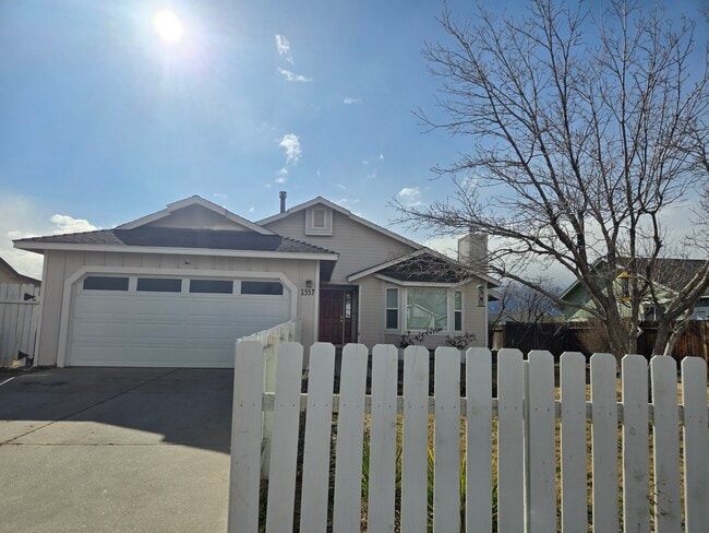 Building Photo - 1337 Leonard Rd