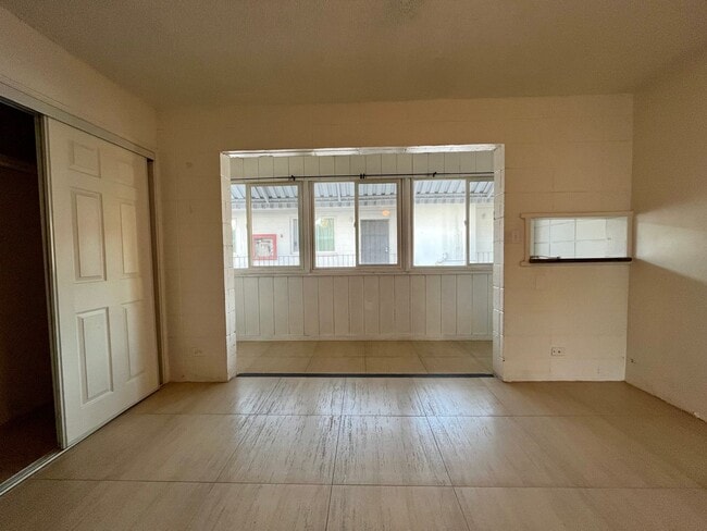 Photo - Waikiki: 1 Bed, 1 Bath/Studio for Rent Unidad 302