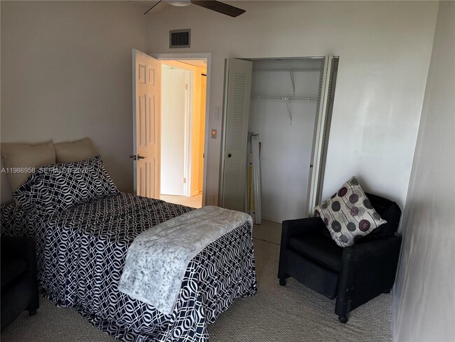 Photo - 10419 E Clairmont Cir Unidad 205