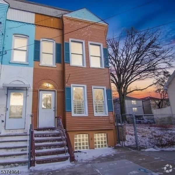 Building Photo - 106 S 13th St Rental