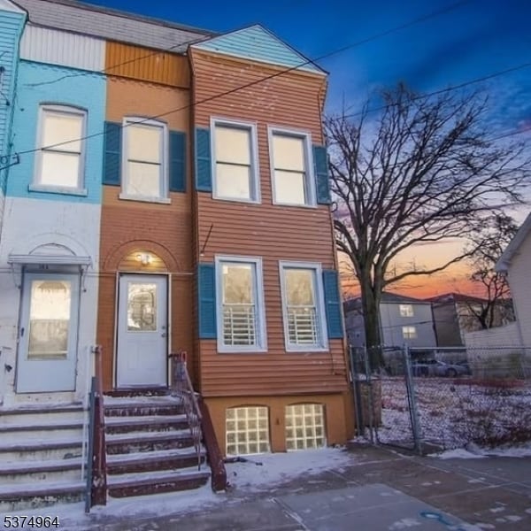 Building Photo - 106 S 13th St Rental