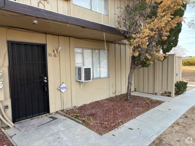 Building Photo - Clean 1 Bedroom / 1 Bathroom Condo in Cali...