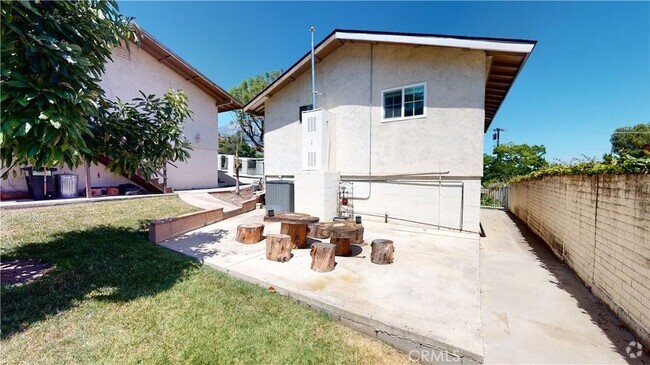 Building Photo - 2495 Vista Dr Rental