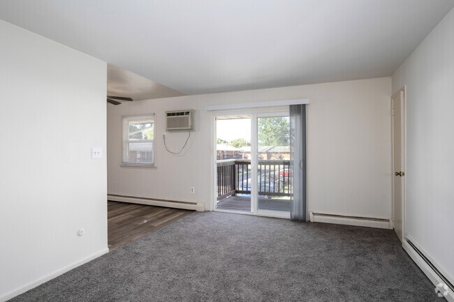 2BR, 1BA - 780SF - Living Room - Country Club Apartments