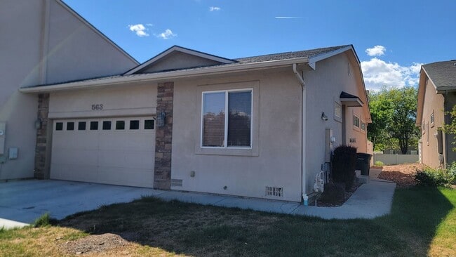 Photo - Bright & Spacious 2-Bed Townhome in great neighborhood with attached 2-car Garage!