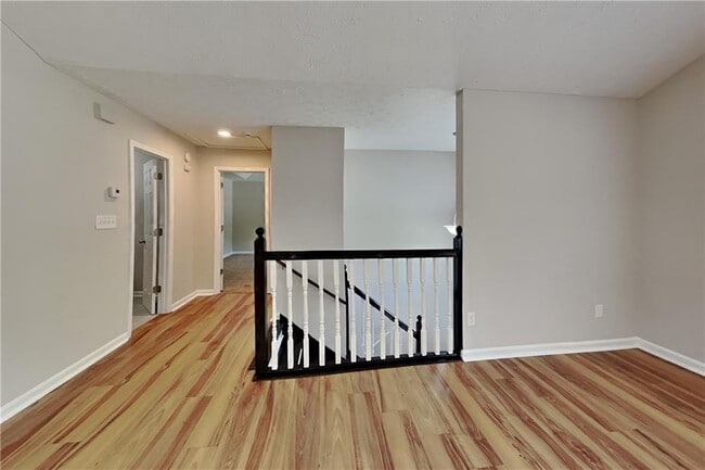 Photo - 460 Highlander Way