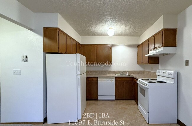 Building Photo - Cozy 2BD Apartment with Patio, East Portland Unit 11097