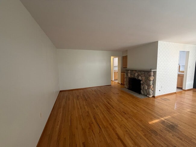 Photo - Beautiful 3 Bedroom Home in Tacoma WA - Apply Today!