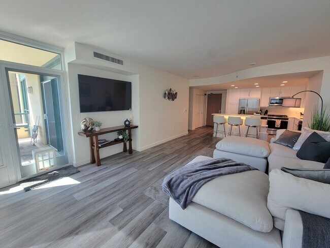 Photo - 555 Front St Unidad 903