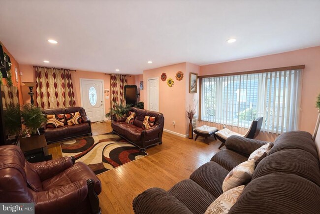 Building Photo - 1045 Quinton Ave