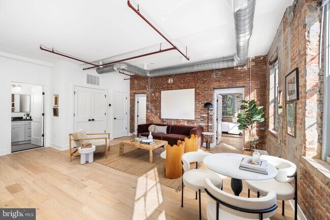 Building Photo - 901 King St Unit 202