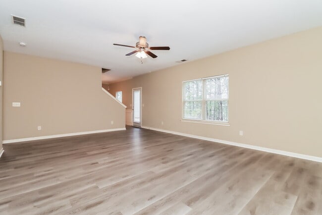 Photo - 293 Camellia Way