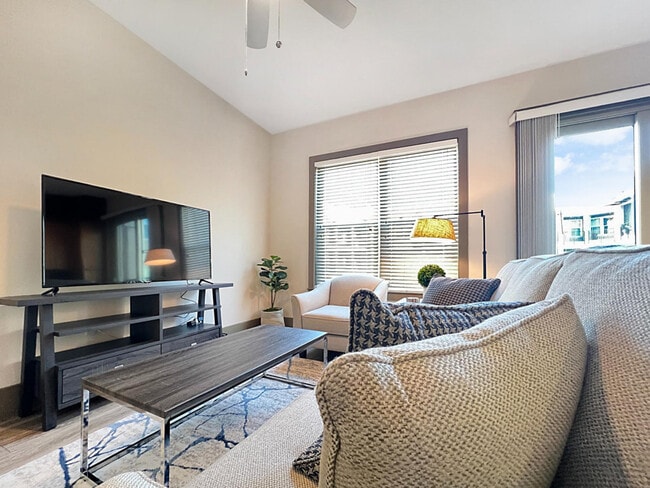 Photo - 1908 N Lois Ave Unidad ID1050947P