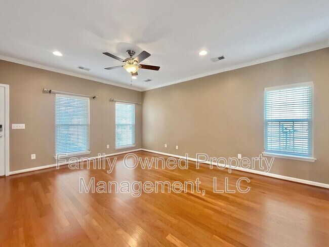 320 Burton Ct