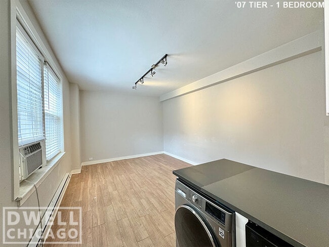 Photo - 541 W Belmont Ave Unit 1