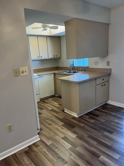 Kitchen - 4158 Tamiami Trl Unit T8