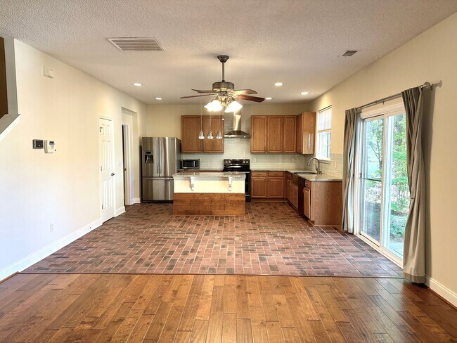 Photo - SPACIOUS HOME AWARD WINNING SCHOOLS