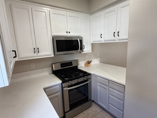 Photo - 2-Bedroom Martinez Townhome Near The Village Oaks Shopping Plaza