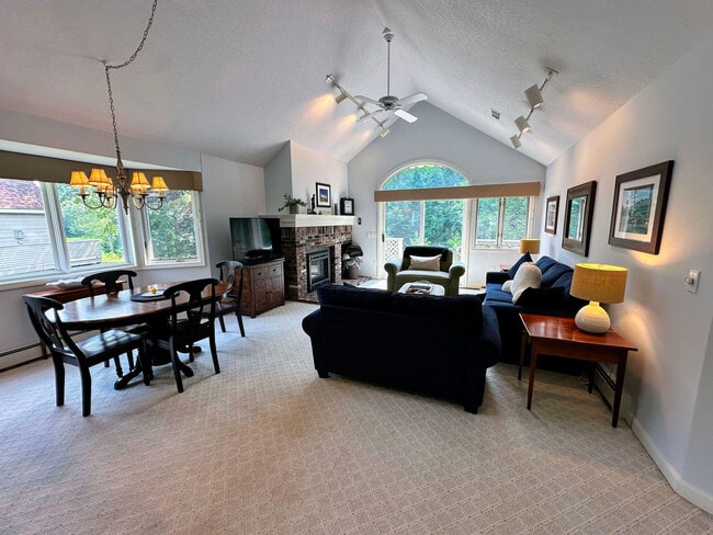 Building Photo - 1 Fairway Dr Unit ID1248446P Rental