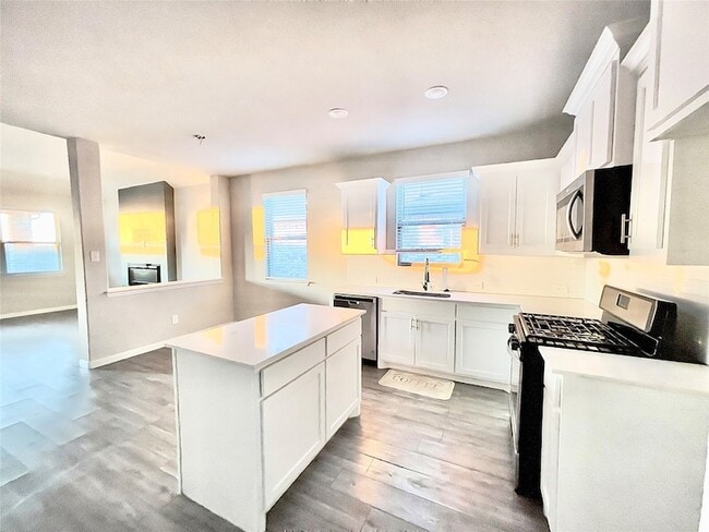 Photo - 1568 Glacier Rdg