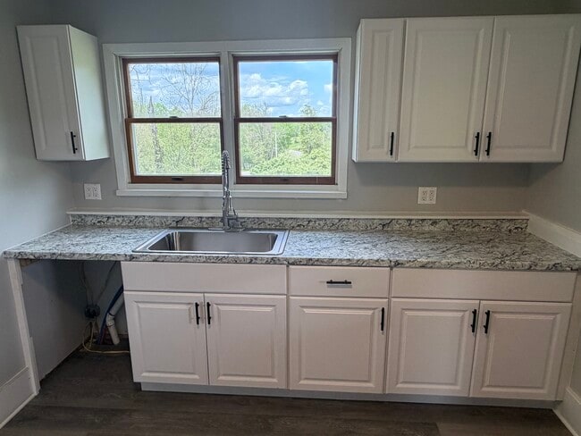 Photo - 944 Broughton Rd