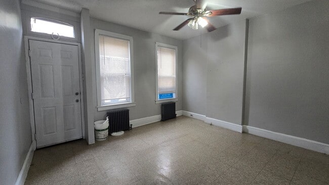 Photo - 427 Royden St