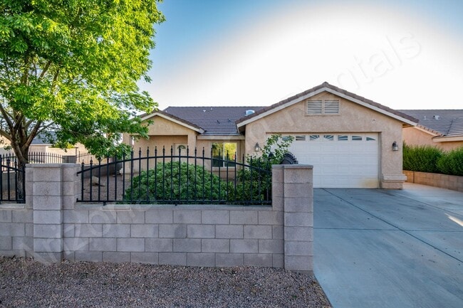 GORGEOUS 4 BEDROOM HOME - GORGEOUS 4 BEDROOM HOME
