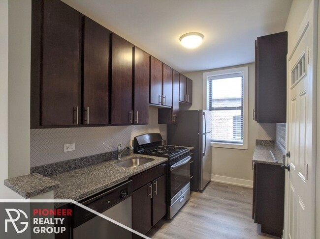 Building Photo - 711 W Brompton Ave Unit 2 Rental