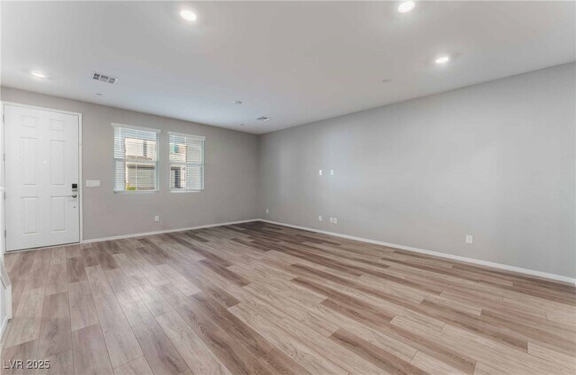 Photo - 25 Alamere Falls Dr