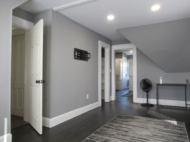 Photo - 330 Bradley St