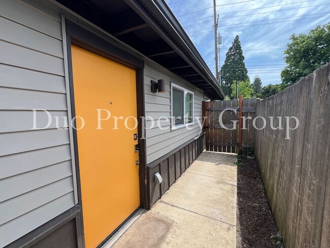 Photo - 1026-1028 Mill St Townhome