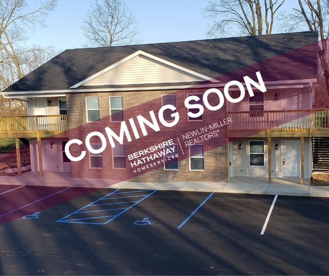 Building Photo - 2 Bedroom Upper Unit Pets Welcome!!