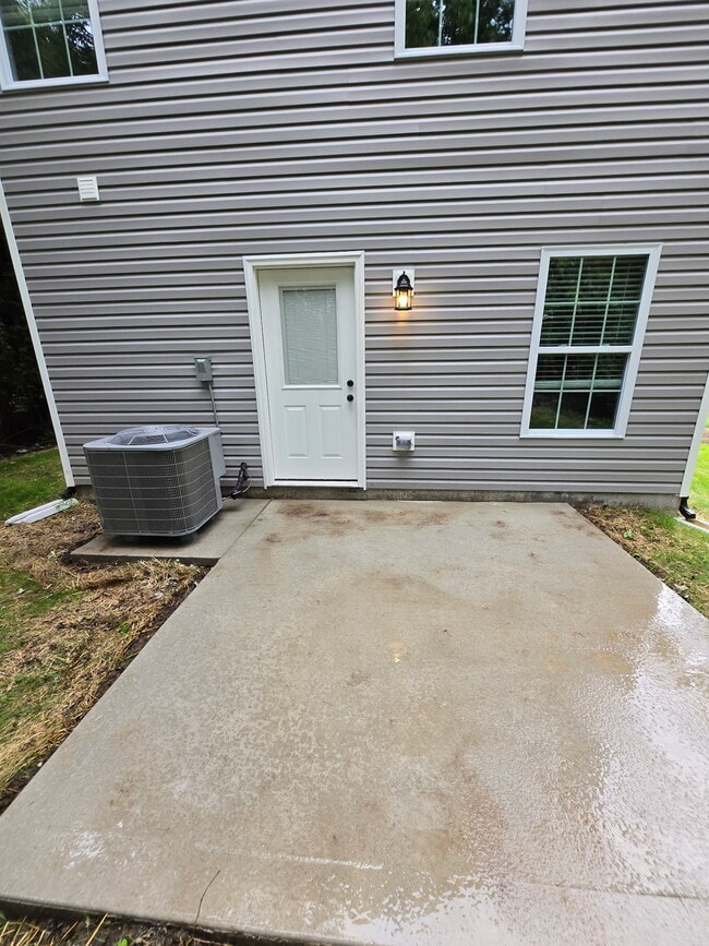 Photo - 303 E St