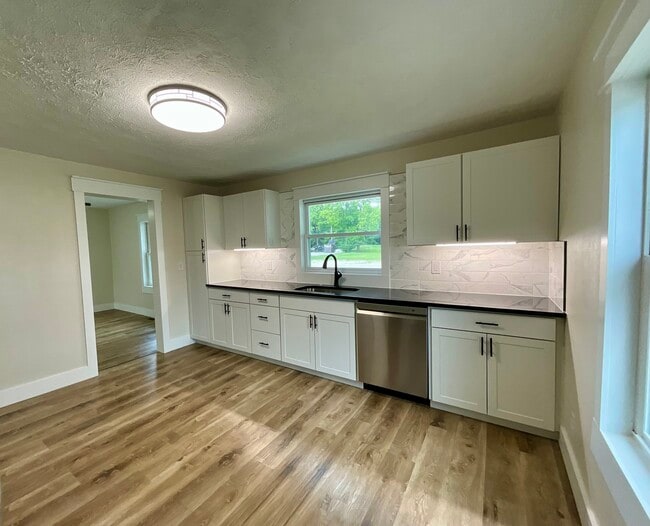New Kitchen w/ Granite - 123 Chestnut St