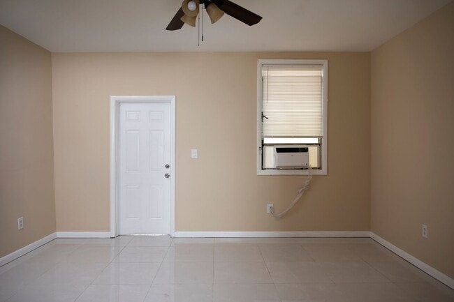 Studio Apartment NO PETS - Studio Apartment NO PETS