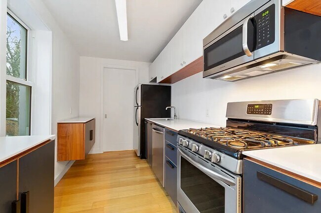 Photo - 239 Bleecker St Unit 4