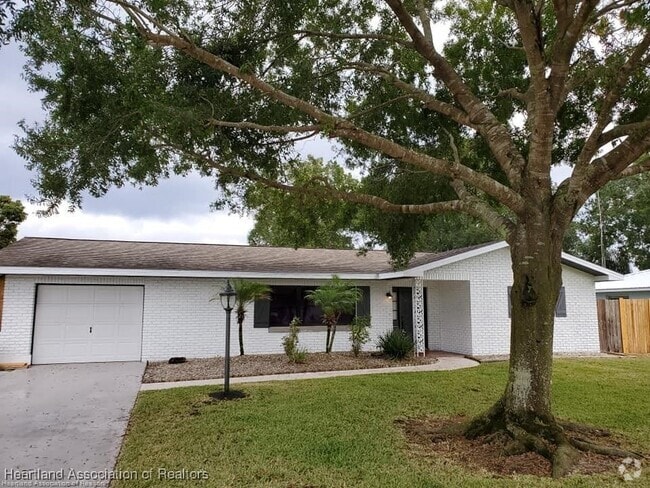 Building Photo - 2636 Queenswood Dr Rental