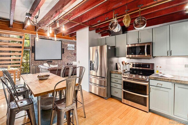 Photo - 3225 Blake St