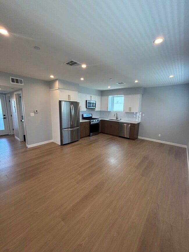 Photo - Beautiful 2 bed 1 bath modern apartment in Del Rey, Culver City adjacent Unit 4820 1/2