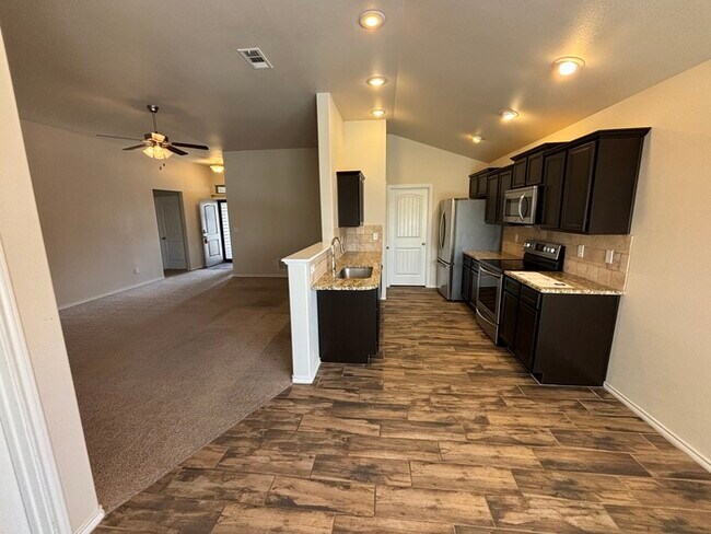 Photo - 3 bed 2 bath 2 car garage in Lone Star Trails!