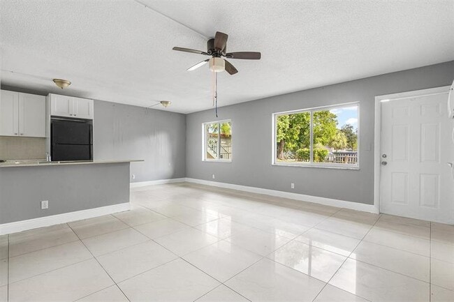 Building Photo - 620 SW 7th St Unit 1 Rental