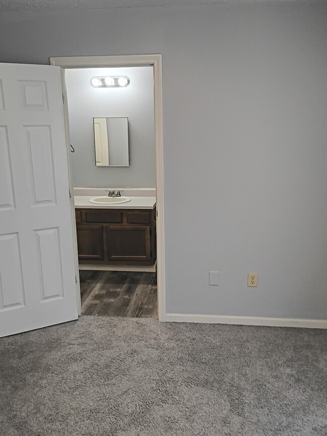 Photo - 1903 Harry Dr