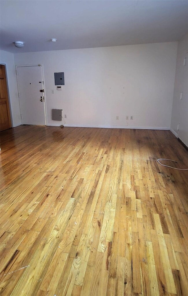 Building Photo - 29-11 31st Ave Unit 1F Rental