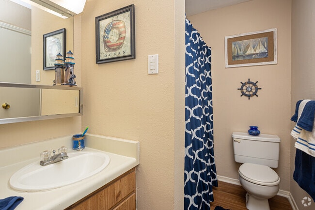 1BR, 1BA - 710SF